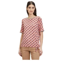 Betty Barclay Damen T-Shirt Coral Red Print -Modebekleidungs Geschäft betty barclay 1 2 arm shirt kurz orange 4868 model vorne