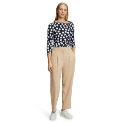 Betty Barclay 3/4 Arm Shirt Dark Blue Cream Printed -Modebekleidungs Geschäft betty barclay 3 4 arm shirt kurz blau 8813 model