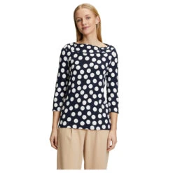 Betty Barclay 3/4 Arm Shirt Dark Blue Cream Printed -Modebekleidungs Geschäft betty barclay 3 4 arm shirt kurz blau 8813 model vorne