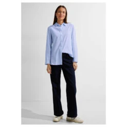 Cecil Damen Langarm Bluse Stripe Structure Soft Real Blue -Modebekleidungs Geschäft cecil bluse soft real blue 15402 modell ansicht