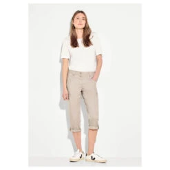 Cecil New York Capri Papertouch 3/4 Baumwollhose Boulder Beige -Modebekleidungs Geschäft cecil jeans new york papertouch beige 15603 model