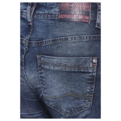 Cecil Scarlett Jeans Shorts Mid Blue Used Washed 17 Cecil Scarlett Jeans Shorts Mid Blue Used Washed -Modebekleidungs Geschäft cecil jeans scarlett shorts mid blue 10235 ansicht detail hinten