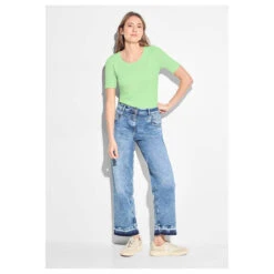 Cecil Damen T-Shirt Lena Matcha Lime 8 Cecil Damen T-Shirt Lena Matcha Lime -Modebekleidungs Geschäft cecil lena gruen 15742 model