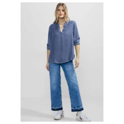Cecil Damen 3/4 Arm Bluse Lyocell Mid Blue Wash -Modebekleidungs Geschäft cecil lyocell blouse bluse blau 10281 model