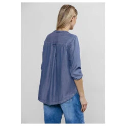 Cecil Damen 3/4 Arm Bluse Lyocell Mid Blue Wash -Modebekleidungs Geschäft cecil lyocell blouse bluse blau 10281 model hinten