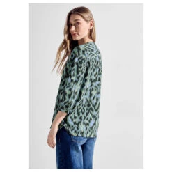 Cecil Damen 3/4 Arm Bluse Printed Light Cotton Strong Khaki Printed -Modebekleidungs Geschäft cecil printed light cotton blouse bluse gruen 35382 model hinten