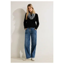 Cecil Damen Loop Tuch Black White Printed -Modebekleidungs Geschäft cecil schal loop schwarz 30001 model ganz