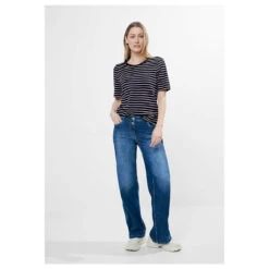 Cecil Damen T-Shirt Stripe Basic Roundneck Tender Rose 9 Cecil Damen T-Shirt Stripe Basic Roundneck Tender Rose -Modebekleidungs Geschäft cecil stripe basic roundneck blau 25602 model