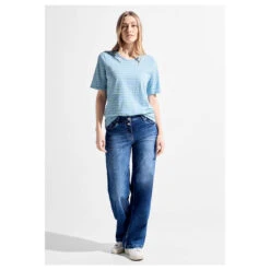 Cecil Damen T-Shirt Stripe Basic Roundneck Soft Light Blue -Modebekleidungs Geschäft cecil stripe basic roundneck blau 25877 model