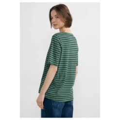 Cecil Damen T-Shirt Stripe Basic Roundneck Raw Salvia Green -Modebekleidungs Geschäft cecil stripe basic roundneck gruen 25315 model hinten