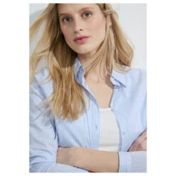 Cecil Damen Langarm Bluse Stripe Blouse Tranquil Blue -Modebekleidungs Geschäft cecil stripe blouse bluse blau 24921 model detail