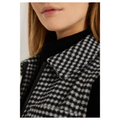 Cecil Damen Weste Jacquard Black 10 Cecil Damen Weste Jacquard Black -Modebekleidungs Geschäft cecil weste black 20001 model detail