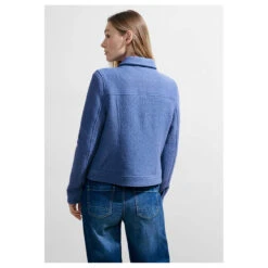 Cecil Damen Jacke Wool Shirt Jacket Water Blue -Modebekleidungs Geschäft cecil wool shirt jacket hemdjacke blau 15298 model hinten