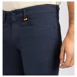 MAC Arne Baumwollhose Nautic Blue Structure -Modebekleidungs Geschäft mac jeans arne blau 196 model detail