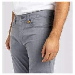 MAC Arne Baumwollhose Rubber Structure -Modebekleidungs Geschäft mac jeans arne grau 084 model detail
