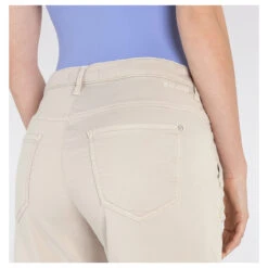 MAC Jogn Short Baumwoll Bermuda Ivory -Modebekleidungs Geschäft mac jeans jog n short beige 208w model hinten