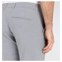 MAC Lennox Chinohose Silver Pattern 7 MAC Lennox Chinohose Silver Pattern -Modebekleidungs Geschäft mac jeans lennox grau 051 model detail