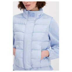 Monari Weste Soft Sky 11 Monari Weste Soft Sky -Modebekleidungs Geschäft monari jacke happy hour blau 739 detail vorne