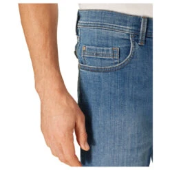 Pioneer Finn Jeans Bermuda Megaflex Blue Used -Modebekleidungs Geschäft pioneer jeans finn megaflex blau 6822 model detail vorne