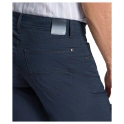 Pioneer Finn Baumwoll Bermuda Dark Blue -Modebekleidungs Geschäft pioneer jeans finn shorts blau 6201 detail hinten