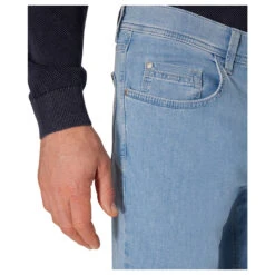 Pioneer Rando Jeans Megaflex Light Blue Washed -Modebekleidungs Geschäft pioneer jeans rando megaflex blau 6841 model detail vorne