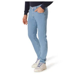Pioneer Rando Jeans Megaflex Light Blue Washed -Modebekleidungs Geschäft pioneer jeans rando megaflex blau 6841 model seite