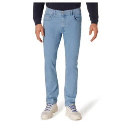 Pioneer Rando Jeans Megaflex Light Blue Washed -Modebekleidungs Geschäft pioneer jeans rando megaflex blau 6841 model vorne