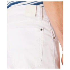 Pioneer Rando Jeans Megaflex Soft White -Modebekleidungs Geschäft pioneer jeans rando megaflex weiss 1010 model detail hinten