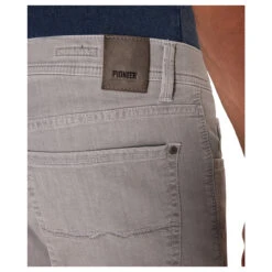 Pioneer Rando Jeans Megaflex Light Grey Stonewash -Modebekleidungs Geschäft pioneer jeans randomegaflex grau 9841 model detail