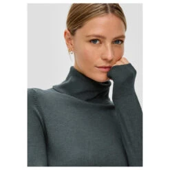 S.Oliver Damen Rollkragen Pullover Basic Green -Modebekleidungs Geschäft s oliver pullover gruen 7909 model detail