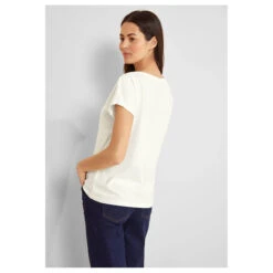 Street One Damen T-Shirt Alive Partprint Off White -Modebekleidungs Geschäft street one alive partprint shirt weiss 20108 model hinten