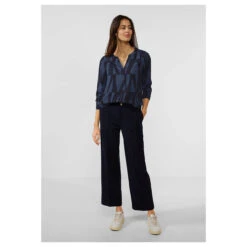 Street One Bamika Damen Langarm Bluse Deep Blue Printed Graphic Print -Modebekleidungs Geschäft street one bamika grafic print bluse blau 21238 front
