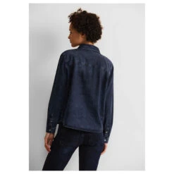 Street One Damen Langarm Jeansbluse Blue Soft Washed -Modebekleidungs Geschäft street one denim blouse jeansbluse blue soft wash 15688 model hinten