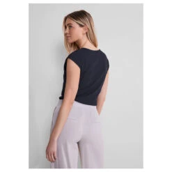 Street One Damen T-Shirt Ada Deep Blue -Modebekleidungs Geschäft street one heart shape style ada v shirt blau 11238 model hinten 28129