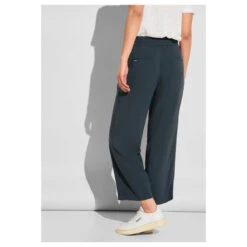 Street One Emee Wide Leg 7/8 Hose Cool Vintage Green 11 Street One Emee Wide Leg 7/8 Hose Cool Vintage Green -Modebekleidungs Geschäft street one jeans emee solid wide leg gruen 13825 model hinten