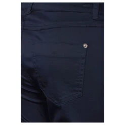 Street One Yulius Satin 7/8 Baumwollhose Deep Blue -Modebekleidungs Geschäft street one jeans yulius capri 3 4 blau 11238 ansicht detail hinten