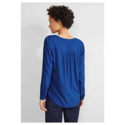 Street One Damen Langarm Bluse Bamika Fresh Intense Gentle Blue 7 Street One Damen Langarm Bluse Bamika Fresh Intense Gentle Blue -Modebekleidungs Geschäft street one langarm bluse blau 15377 model hinten