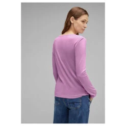 Street One Damen Langarm Shirt Basic Bright Rose -Modebekleidungs Geschäft street one long sleeves basic langarmshirt rosa 15439 model hinten