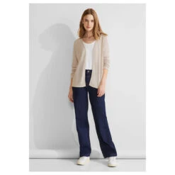Street One Damen Strickjacke Nette Knit Smooth Sand Beige -Modebekleidungs Geschäft street one nette summer knit shirtjacke beige 15437 model