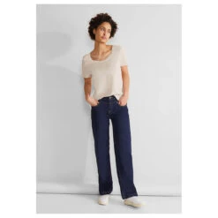 Street One Gerda T-Shirt Smooth Sand Beige 8 Street One Gerda T-Shirt Smooth Sand Beige -Modebekleidungs Geschäft street one new gerda beige 15437 model