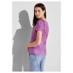 Street One Damen T-Shirt Shadings Burn Dessin Magnolia Pink -Modebekleidungs Geschäft street one shadings burn dessin shirt rosa 35755 model hinten