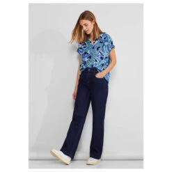 Street One Damen Kurzarm Bluse Splitneck Intense Aqua -Modebekleidungs Geschäft street one shirtblouse with splitneck bluse blau 35681 model