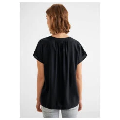 Street One Damen Kurzarm Bluse Deep Black -Modebekleidungs Geschäft street one shirtblouse with splitneck bluse schwarz 100001 ansicht model hinten