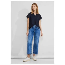 Street One Damen Kurzarm Bluse Splitneck Dark Blue -Modebekleidungs Geschäft street one shirtblouse with splitneck hemdbluse blau 11238 model