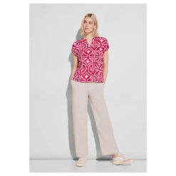 Street One Damen Kurzarm Bluse Splitneck Magnolia Pink -Modebekleidungs Geschäft street one shirtblouse with splitneck rosa 35755 model