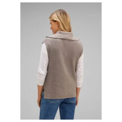 Street One Damen Pullunder Whisper Mocca Melange 8 Street One Damen Pullunder Whisper Mocca Melange -Modebekleidungs Geschäft street one sleeveless sweater troyer pollunder beige 15173 model hinten