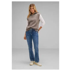 Street One Damen Pullunder Whisper Mocca Melange 9 Street One Damen Pullunder Whisper Mocca Melange -Modebekleidungs Geschäft street one sleeveless sweater troyer pollunder beige 15173 model vorne