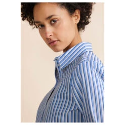 Street One Damen Langarm Bluse Striped Business Light Blue -Modebekleidungs Geschäft street one striped business blouse hemdbluse blau 30000 model detail