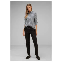 Street One Damen Langarm Bluse Striped Office Deep Blue 9 Street One Damen Langarm Bluse Striped Office Deep Blue -Modebekleidungs Geschäft street one striped office blouse hemdbluse weiss 21238 model