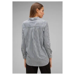 Street One Damen Langarm Bluse Striped Office Deep Blue 8 Street One Damen Langarm Bluse Striped Office Deep Blue -Modebekleidungs Geschäft street one striped office blouse hemdbluse weiss 21238 model hinten